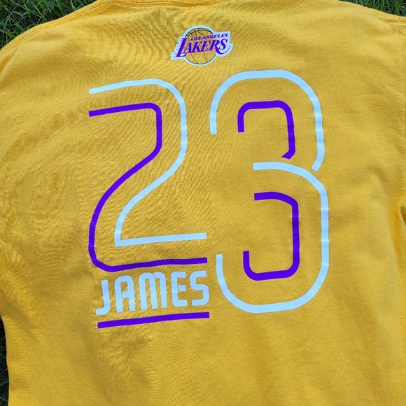 Mens yellow Lakers 23 LeBron James Tee Shirt Large - Picture 6 of 6